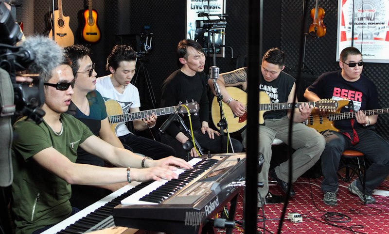 “Аадар” хамтлагийн шинэ уран бүтээл “Ре мажорын дуу”